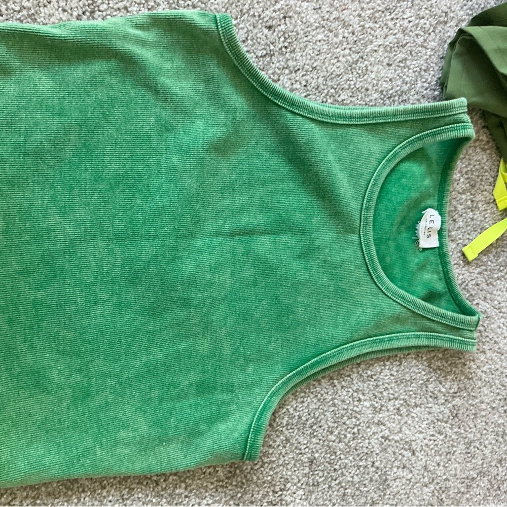 Le Lis Vibrant Green Crop Tank Top